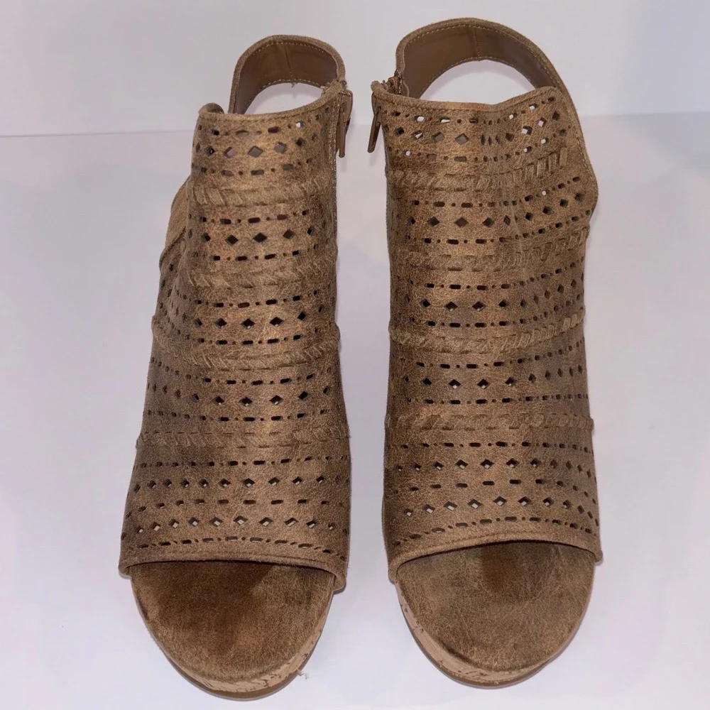 Fergalicious Kortey Wedge Sandal Brown Faux Suede‎ Peep Toe Zip Up Women's US 11